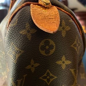 Louis Vuitton Speedy 40.